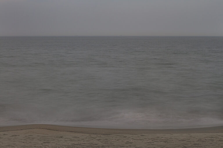 Where the Horizon Refuses to Speak　-Before the Breath-